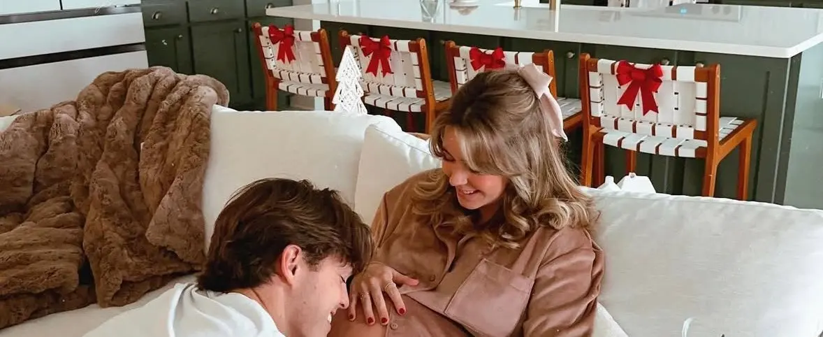 A personal love note scene with warm light and a thoughtful list of specific things to appreciate.