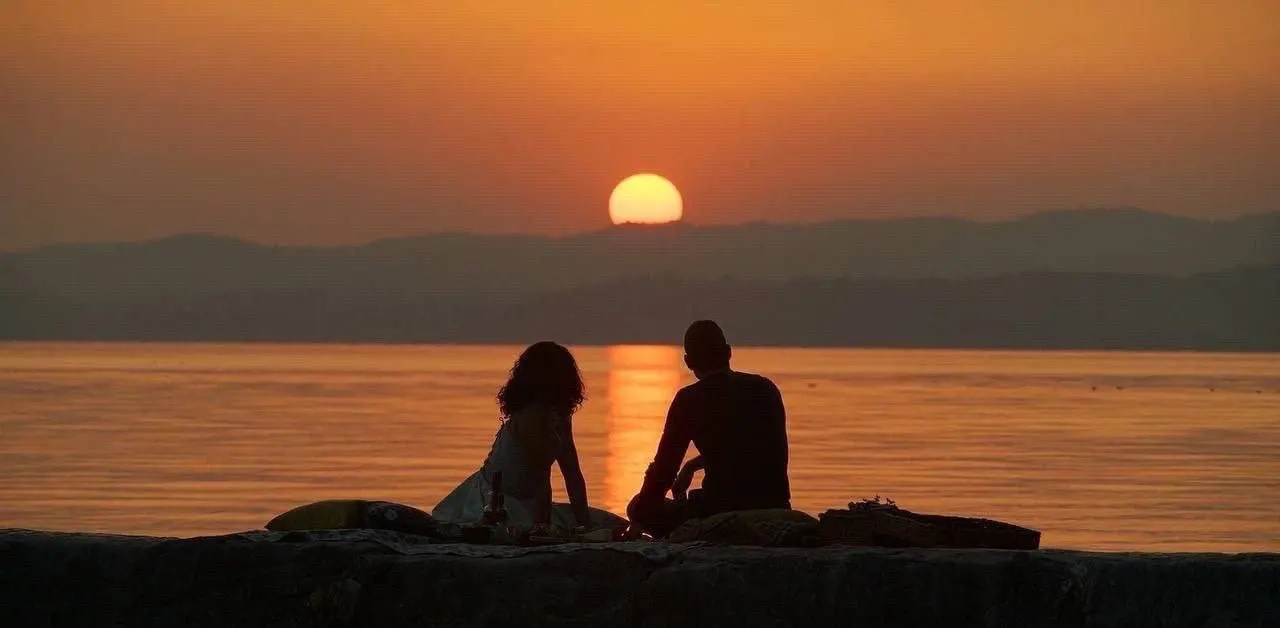 Slow Burn Relationship: A Week of Choosing Calm Over the Spark: Monday: directness feels almost underwhelming